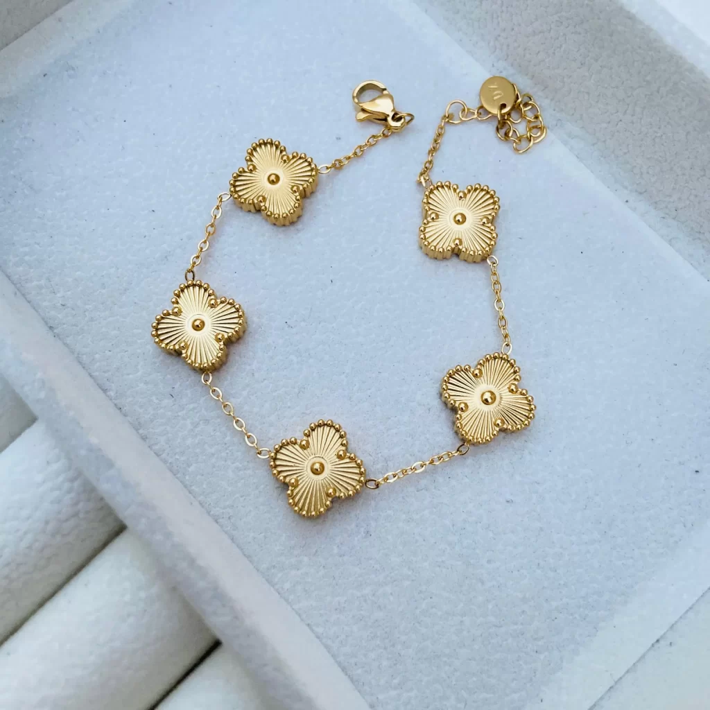 Gold clover bracelet